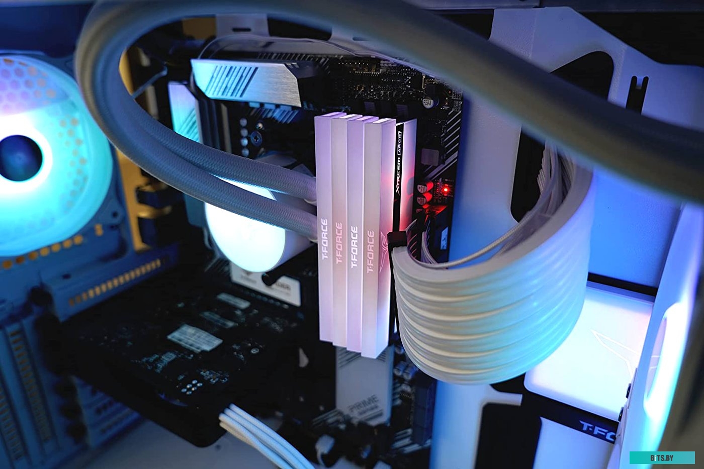 Модуль памяти Team Xtreem ARGB 2x16ГБ DDR4 3600 МГц TF13D432G3600HC18JDC01